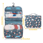 ისინი სამკერვალო ნაკრები ორგანიზატორის ჩანთა, 41.5x19x8.5 სმ, სხვადასხვა ხელსაწყოებითა და ქსოვილებით.